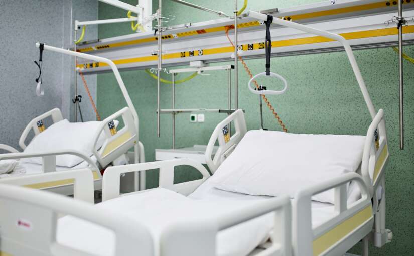 A leaking server room or a congested network: What IT in healthcare should (not) look like.